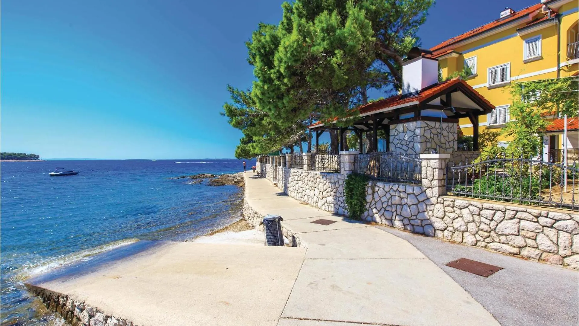 Pet Friendly Apartment In Banjol With Kitchen