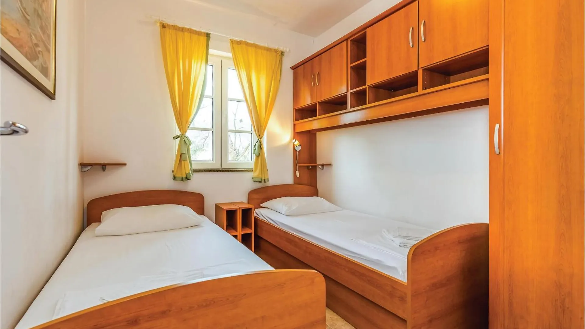 Pet Friendly Apartment In Banjol With Kitchen